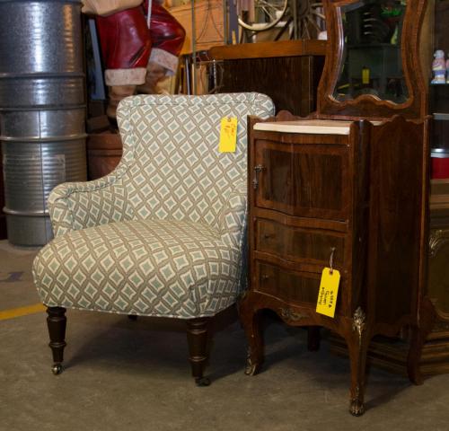 Chair&chest